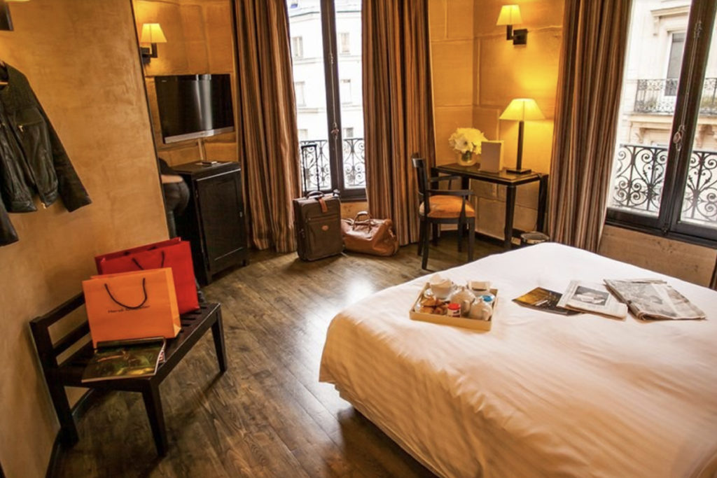 This quaint hotel is a romantic couple's dream location. Convenient to all the sights, you'll want to cozy into one of the rooms and stay.