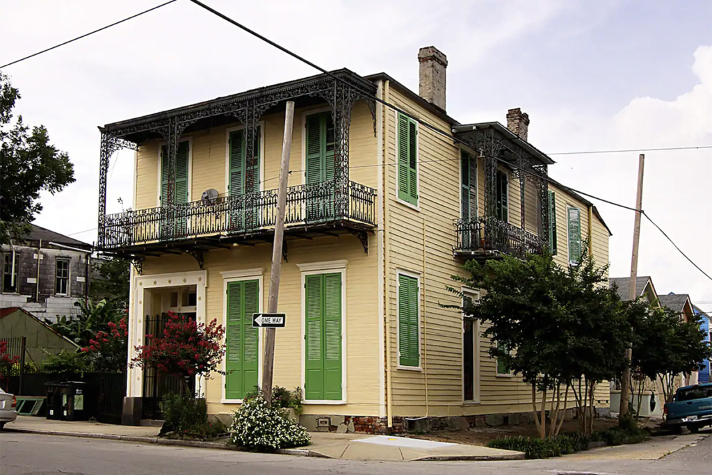 Elegantly Decayed Creole Mansion @ New Orleans, LA