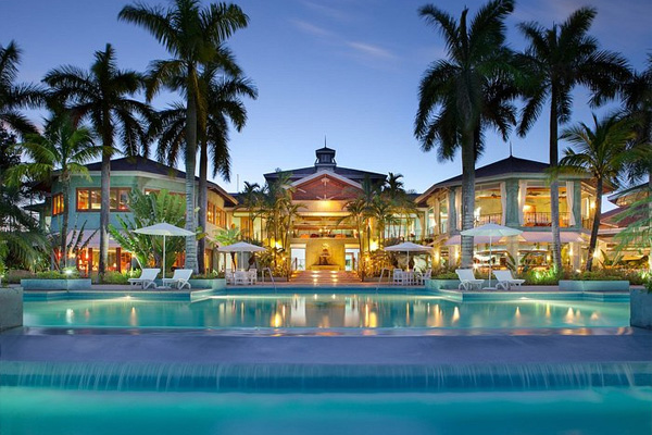 Couples Negril is an intimate resort of the Couples Resorts brand,  with a sexy vibe and low key. The resort is an adults only.