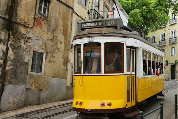 Ride Tram 28