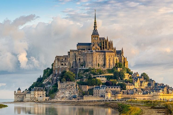 Las Vegas is full of good restaurants but when you're looking outside your hotel or perhaps for something upscale, here are some suggestions.