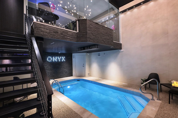 The Cromwell in Las Vegas is a sexy and hip hotel on the strip. With cool rooms and an youngish vibe the hotel remembers when Vegas was cool.